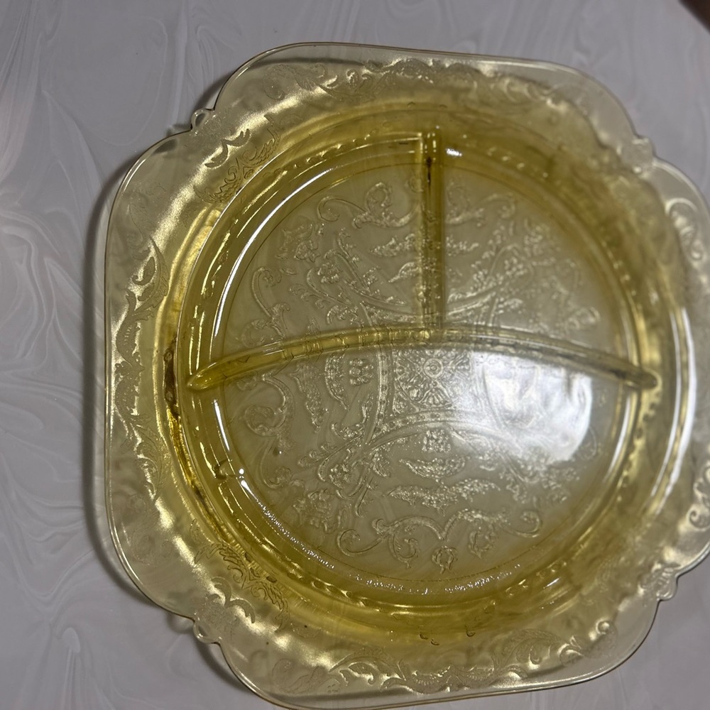 ⭐️$5 when bundled ⭐️ Single Federal Glass Madrid Plate Yellow gold dish